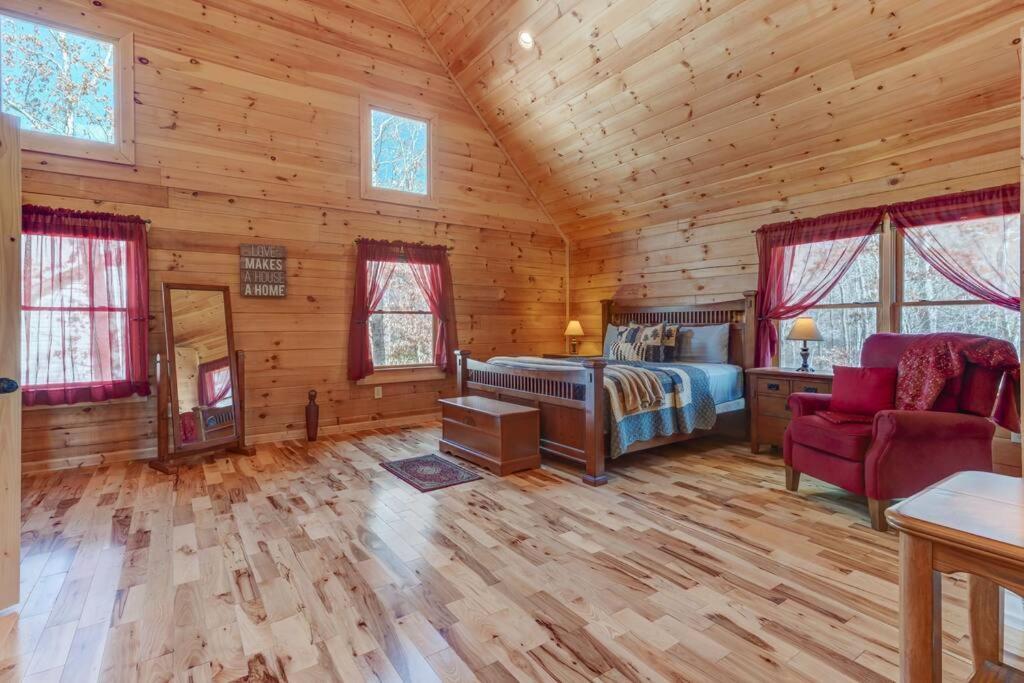 Hot-Tub 6 Seater, Fire-Pit, Master King Bed, Wineries, Pickleball, Resort Amenities Ellijay Exterior photo