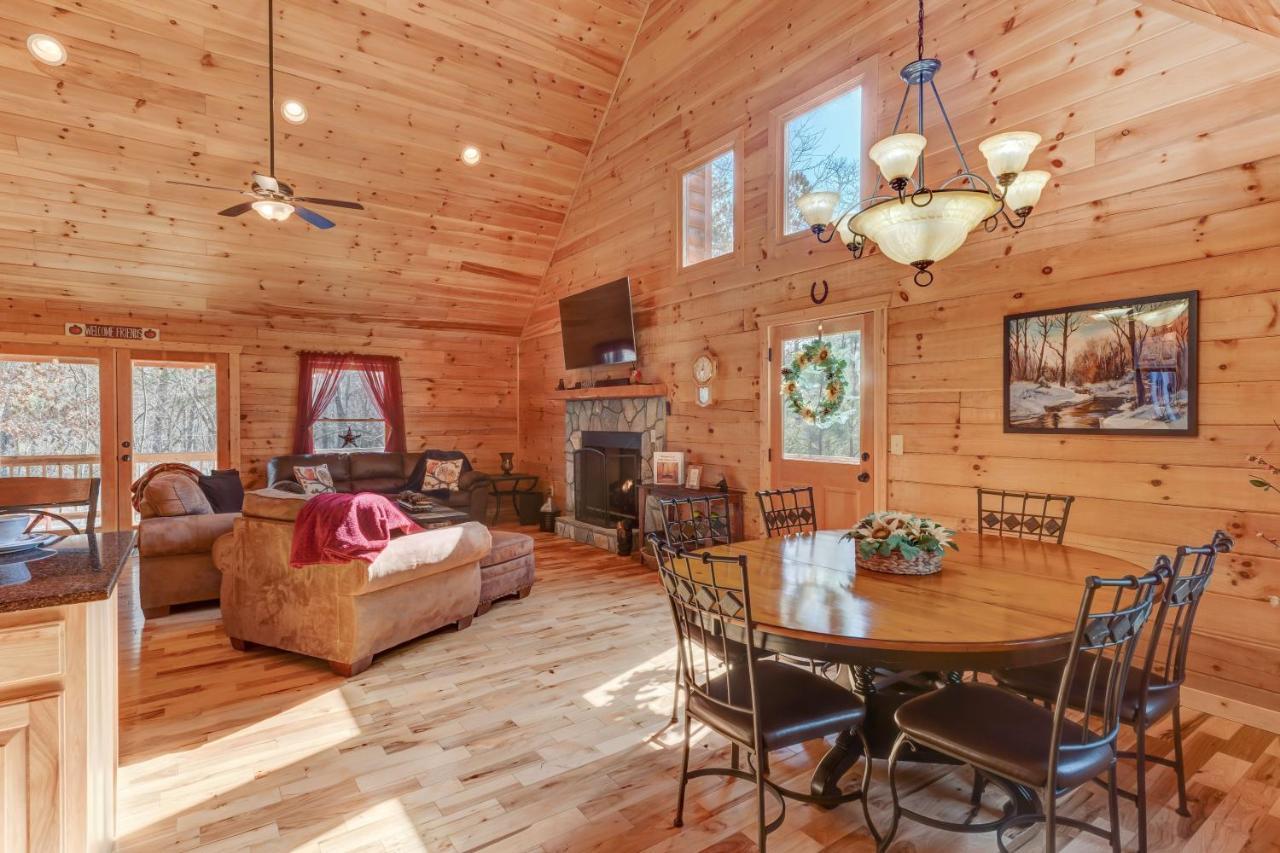 Hot-Tub 6 Seater, Fire-Pit, Master King Bed, Wineries, Pickleball, Resort Amenities Ellijay Exterior photo
