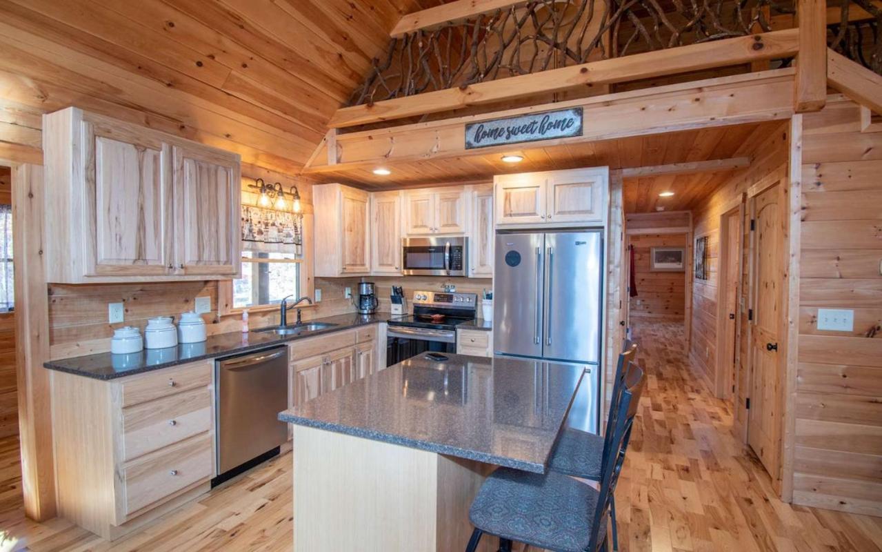Hot-Tub 6 Seater, Fire-Pit, Master King Bed, Wineries, Pickleball, Resort Amenities Ellijay Exterior photo